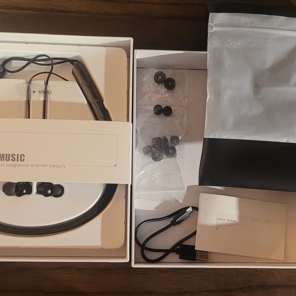Black Wireless Neckband Earphones